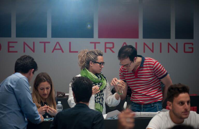 Una lezione del corso Restaurando di odontoiatria restaurativa